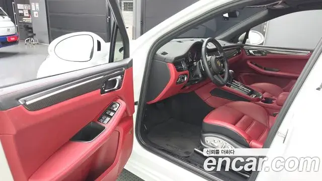 Porsche Macan 2022 — Şəkil 20/30