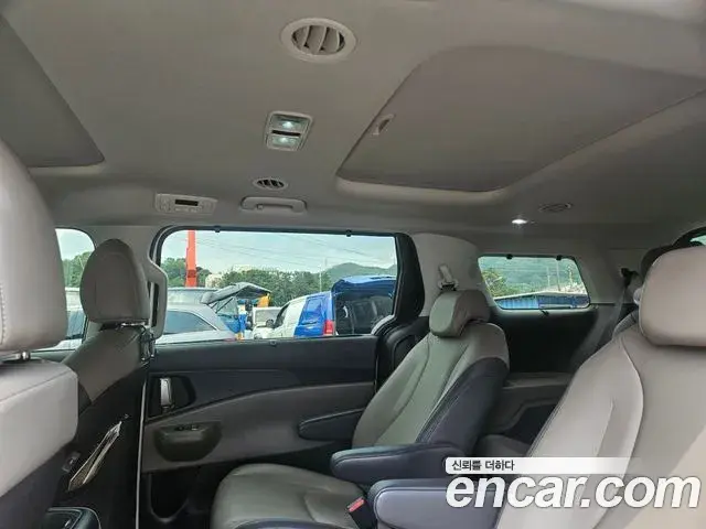 Kia Carnival 2024 — Şəkil 8/13