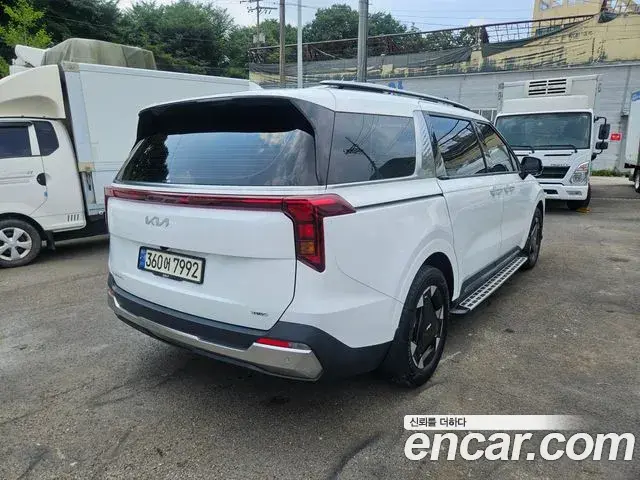 Kia Carnival 2024 — Şəkil 4/13