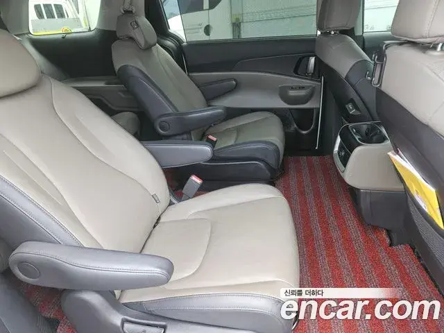 Kia Carnival 2024 — Şəkil 10/13