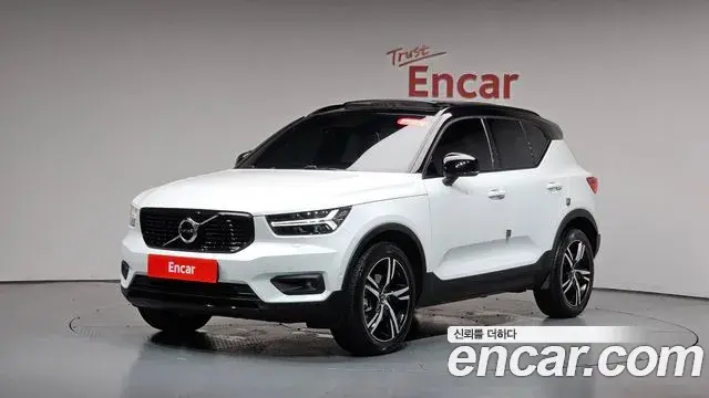 Volvo XC40 2018 — Photo 3/34