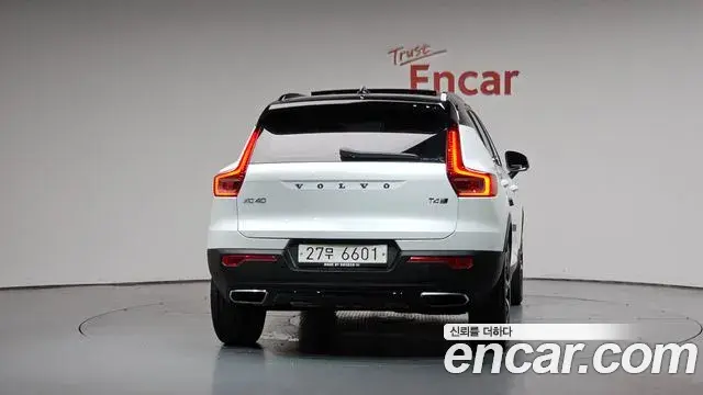 Volvo XC40 2018 — Photo 16/34