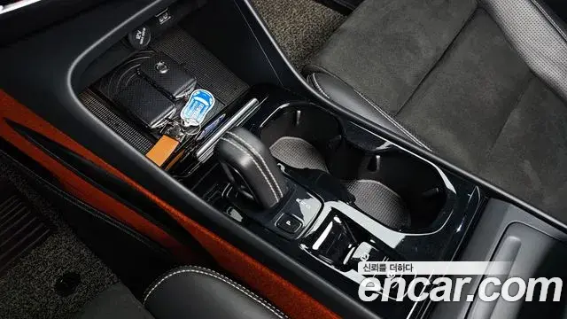 Volvo XC40 2018 — Photo 9/34