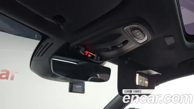 Volvo XC40 2018 — Photo 5/34