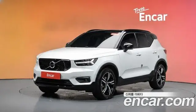 Volvo XC40 2018 — Photo 27/34