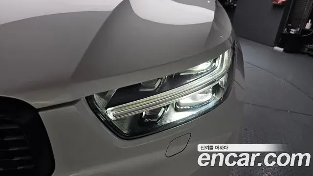 Volvo XC40 2018 — Photo 20/34
