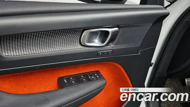 Volvo XC40 2018 — Photo 26/34