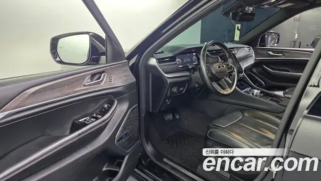 Jeep Grand Cherokee 2021 — Photo 38/38