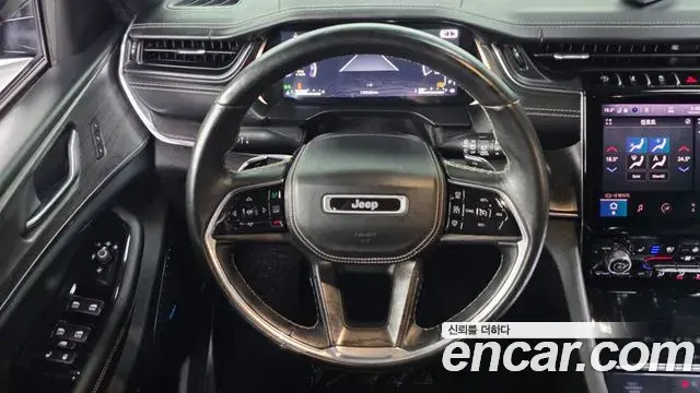 Jeep Grand Cherokee 2021 — Photo 32/38