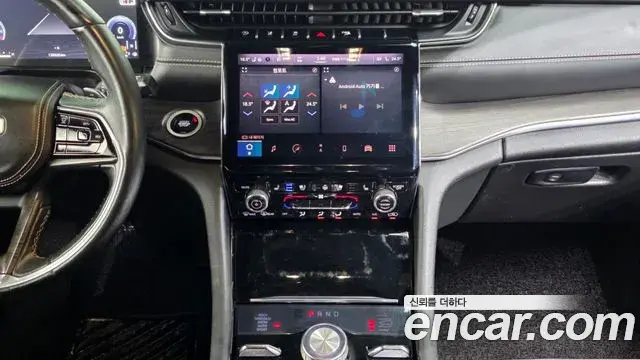 Jeep Grand Cherokee 2021 — Photo 33/38