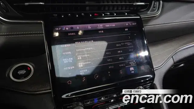 Jeep Grand Cherokee 2021 — Photo 34/38