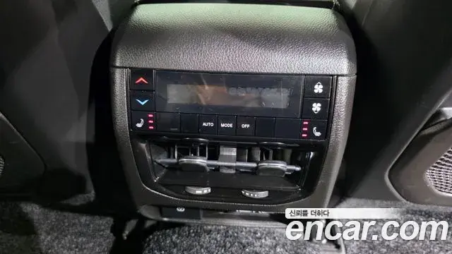 Jeep Grand Cherokee 2021 — Photo 35/38