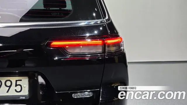 Jeep Grand Cherokee 2021 — Photo 27/38