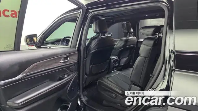 Jeep Grand Cherokee 2021 — Photo 37/38