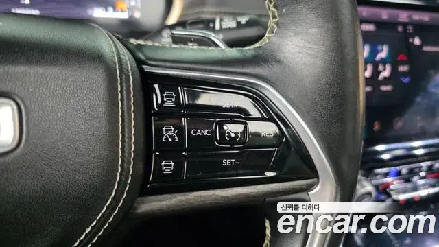 Jeep Grand Cherokee 2021 — Photo 18/38