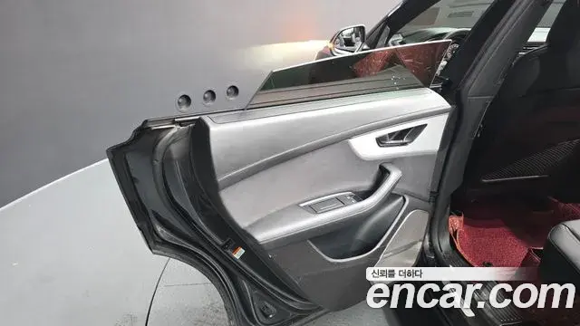 Audi Q8 2023 — ფოტო 9/41