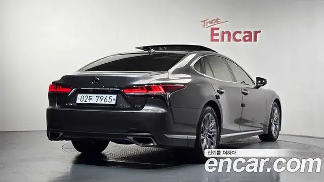 Lexus LS500 2018 — Şəkil 29/36
