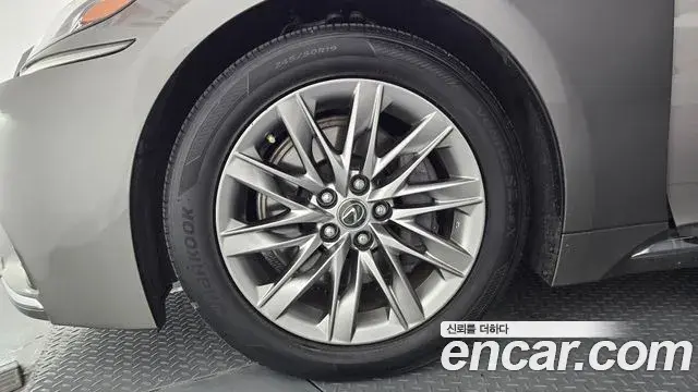 Lexus LS500 2018 — Şəkil 36/36