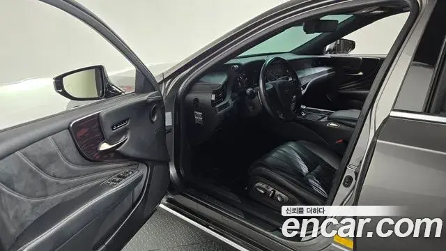Lexus LS500 2018 — Şəkil 1/36