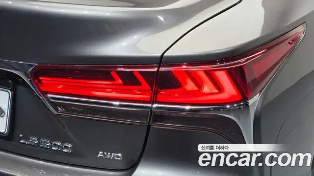 Lexus LS500 2018 — Şəkil 23/36