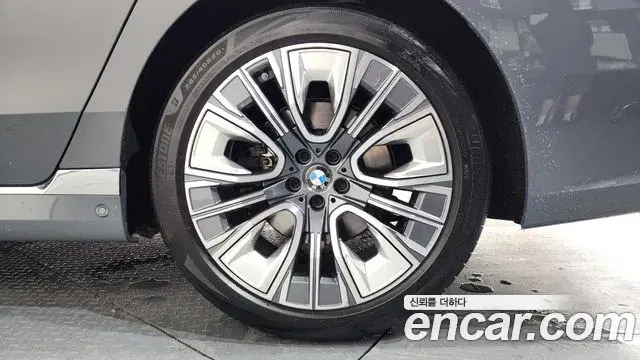 BMW 7 Series 2023 — ფოტო 31/43