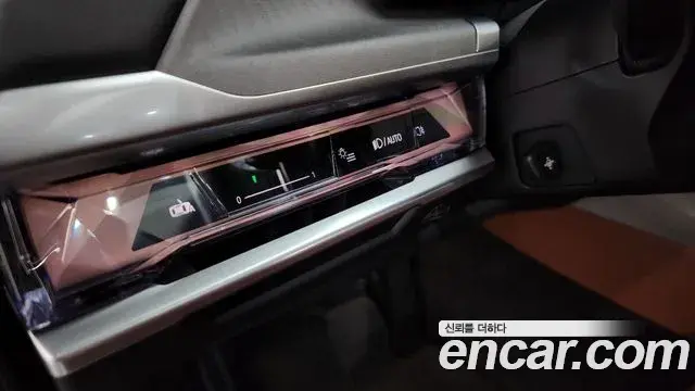 BMW 7 Series 2023 — ფოტო 38/43