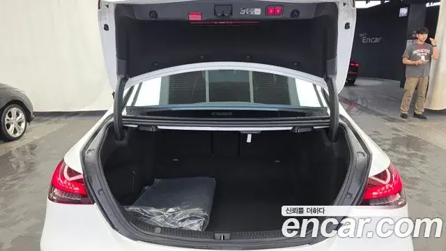 Mercedes-Benz E-Class 2023 — Şəkil 18/20