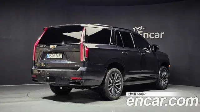 Cadillac Escalade 2022 — ფოტო 33/35
