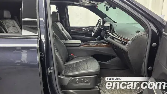 Cadillac Escalade 2022 — ფოტო 2/35