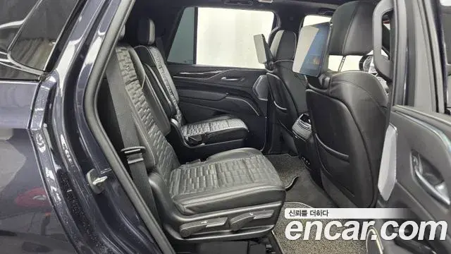 Cadillac Escalade 2022 — ფოტო 11/35