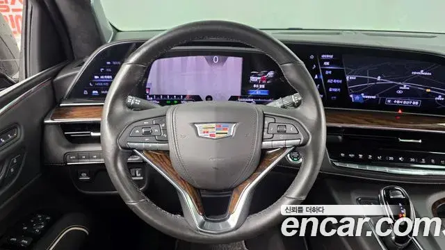 Cadillac Escalade 2022 — ფოტო 28/35