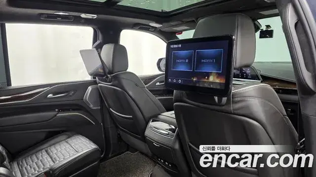 Cadillac Escalade 2022 — ფოტო 25/35