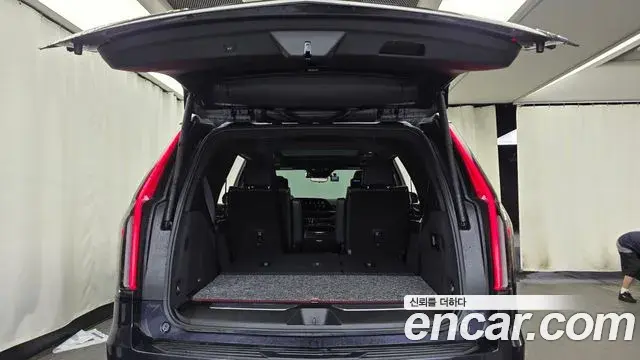 Cadillac Escalade 2022 — ფოტო 27/35