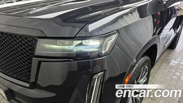 Cadillac Escalade 2022 — ფოტო 19/35