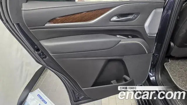 Cadillac Escalade 2022 — ფოტო 26/35