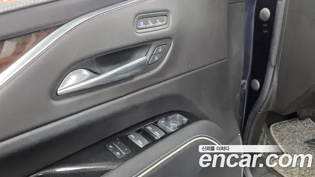 Cadillac Escalade 2022 — ფოტო 35/35