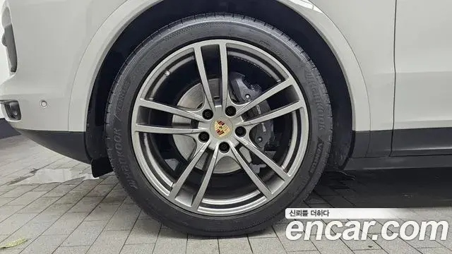 Porsche Cayenne 2023 — Photo 20/20