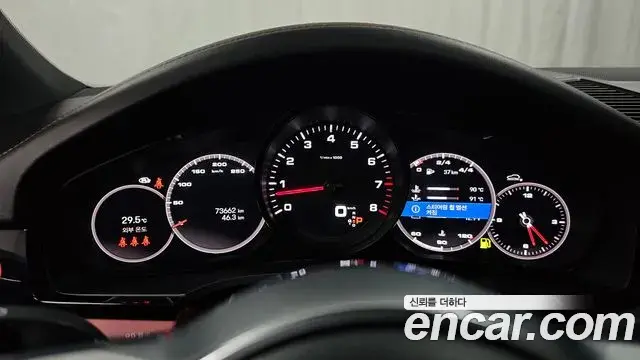 Porsche Cayenne 2023 — Photo 8/20