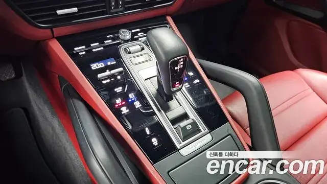 Porsche Cayenne 2023 — Photo 7/20