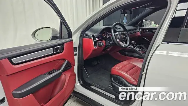 Porsche Cayenne 2023 — Photo 9/20