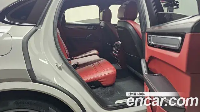 Porsche Cayenne 2023 — Photo 11/20