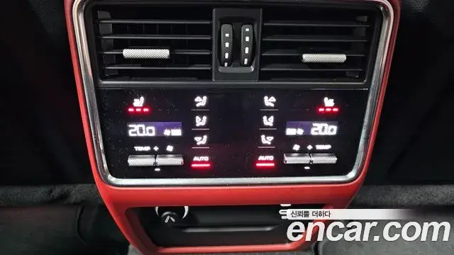 Porsche Cayenne 2023 — Photo 18/20
