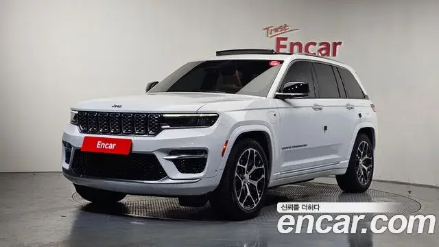 Jeep Grand Cherokee 2023 — Photo 18/35