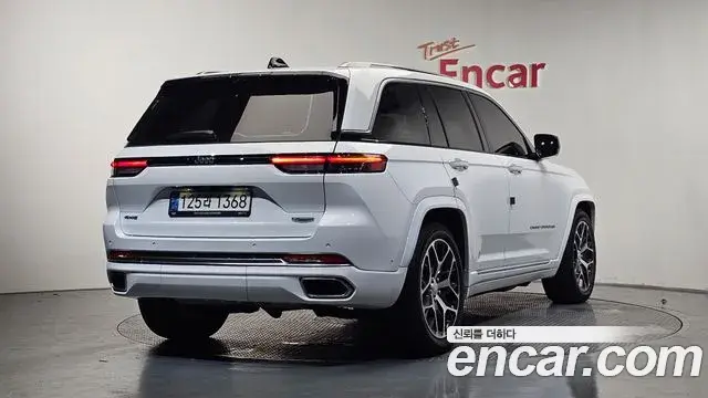 Jeep Grand Cherokee 2023 — Photo 26/35
