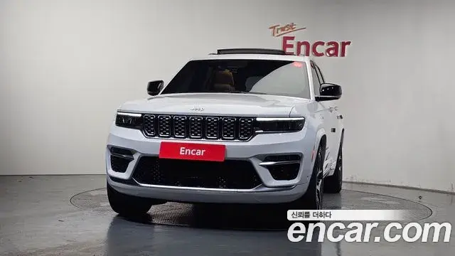 Jeep Grand Cherokee 2023 — Photo 1/35