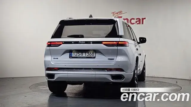 Jeep Grand Cherokee 2023 — Photo 27/35