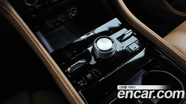 Jeep Grand Cherokee 2023 — Photo 19/35