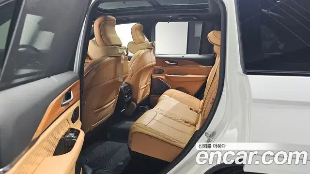 Jeep Grand Cherokee 2023 — Photo 17/35