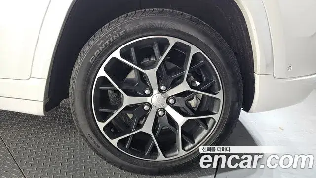 Jeep Grand Cherokee 2023 — Photo 5/35