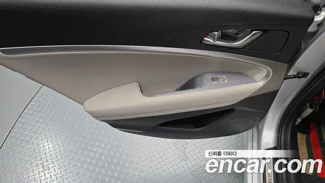 Genesis G70 2018 — ფოტო 31/34